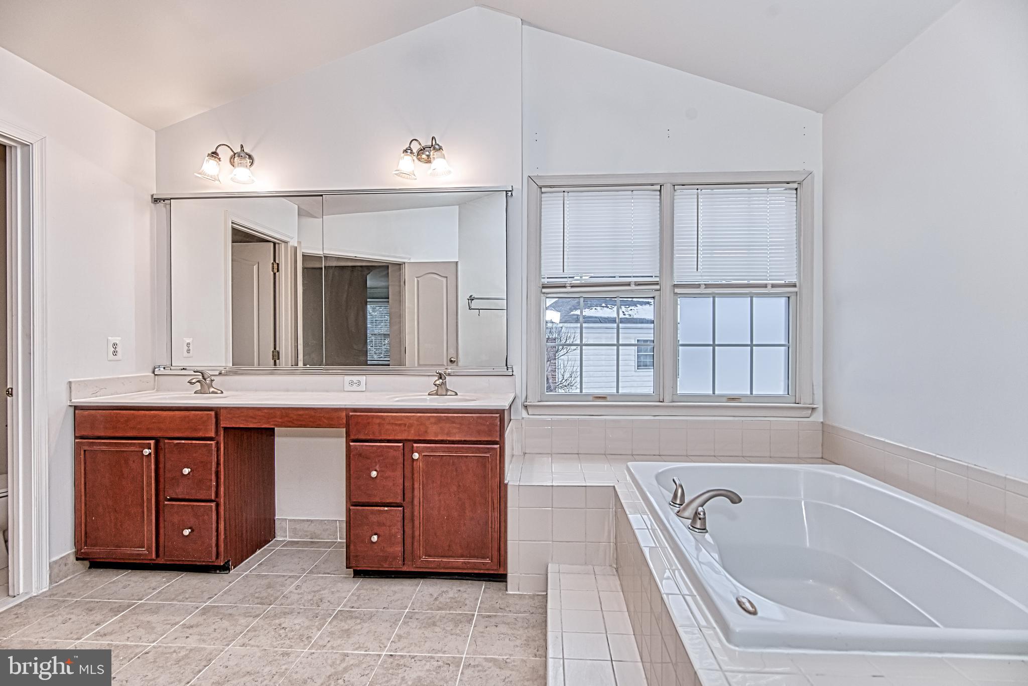 DOMINION VALLEY COUNTRY CLUB - Residential Lease