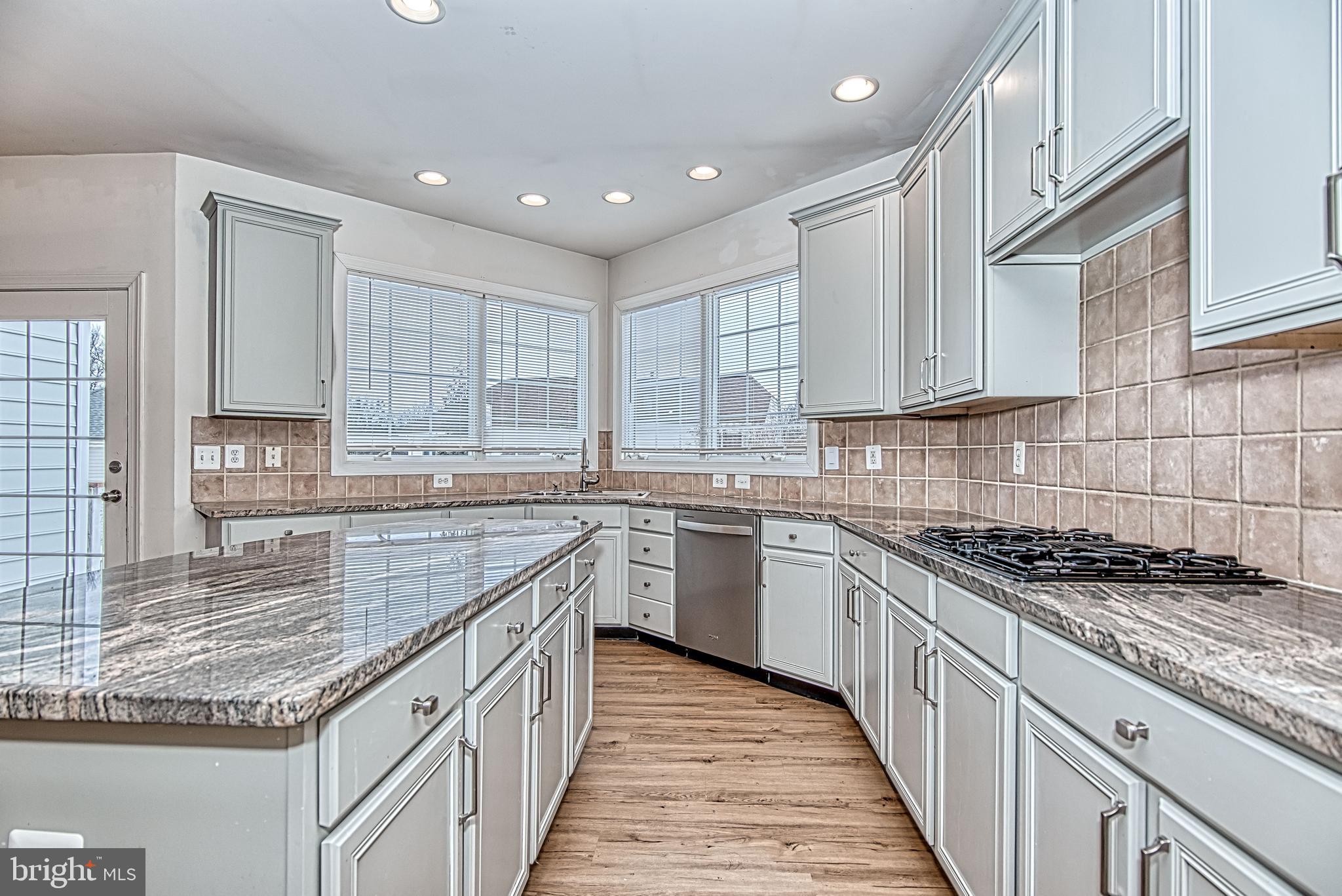 DOMINION VALLEY COUNTRY CLUB - Residential Lease