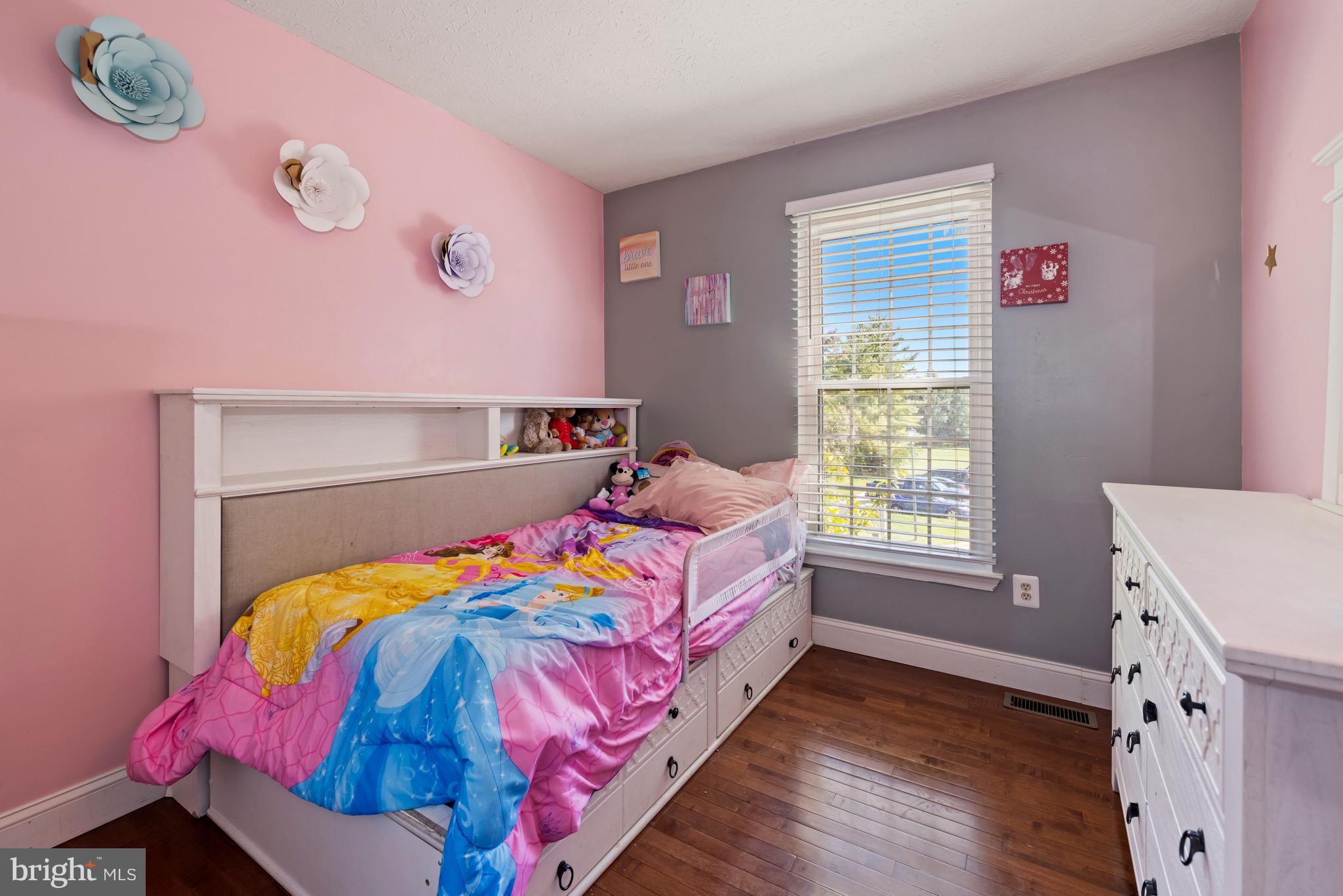 ROBIN MEADOWS - Residential