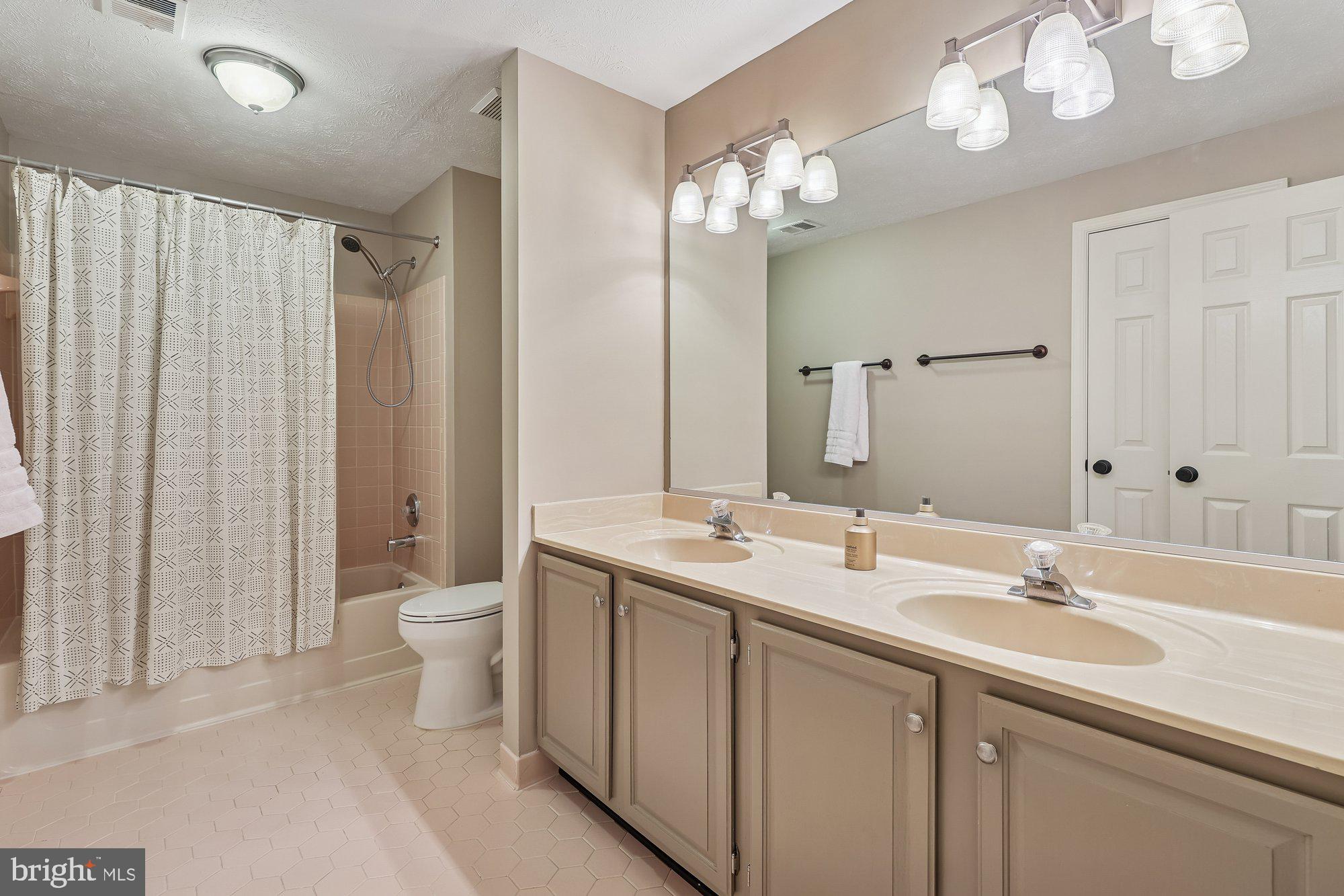 CROSSPOINTE - Residential