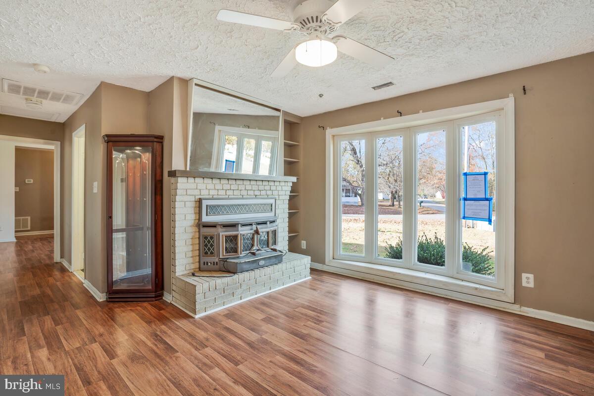 GOLDEN BEACH - Residential