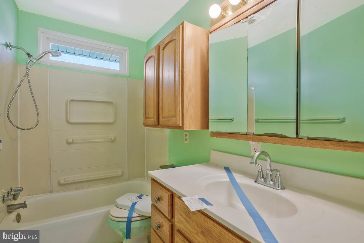 GOLDEN BEACH - Residential