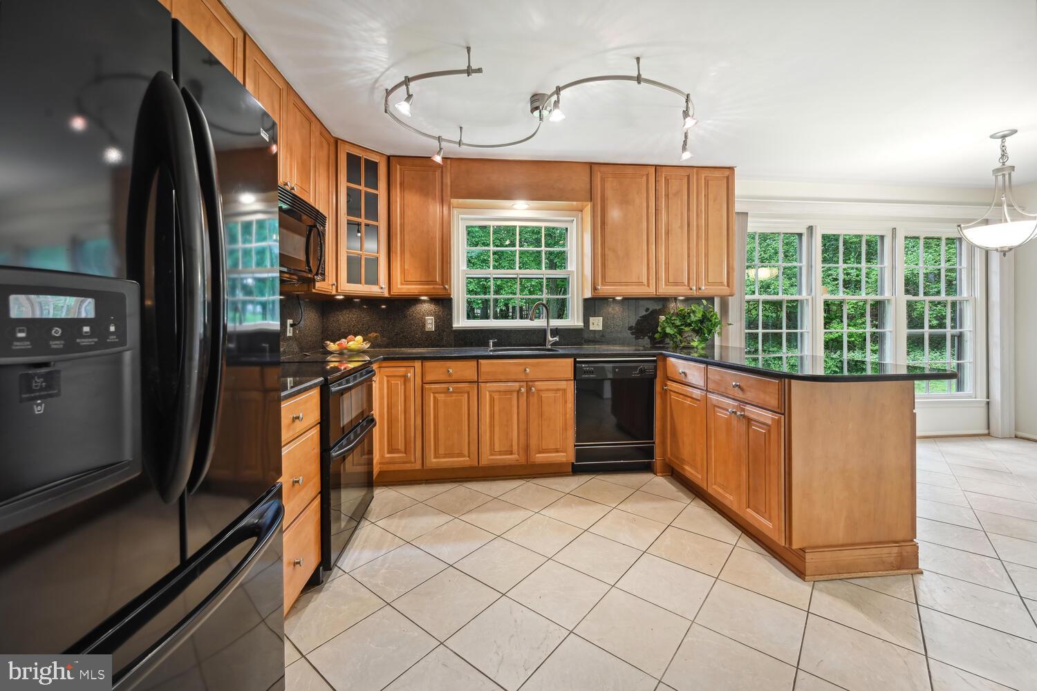 PINE KNOLLS - Residential