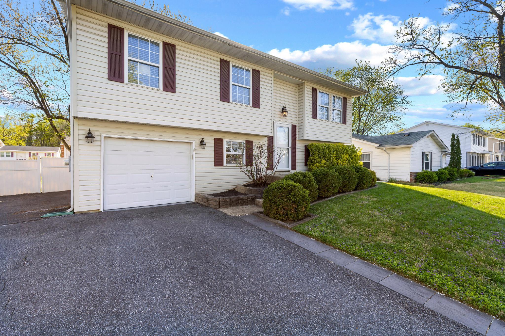 FOUR SEASONS ESTATES - Residential