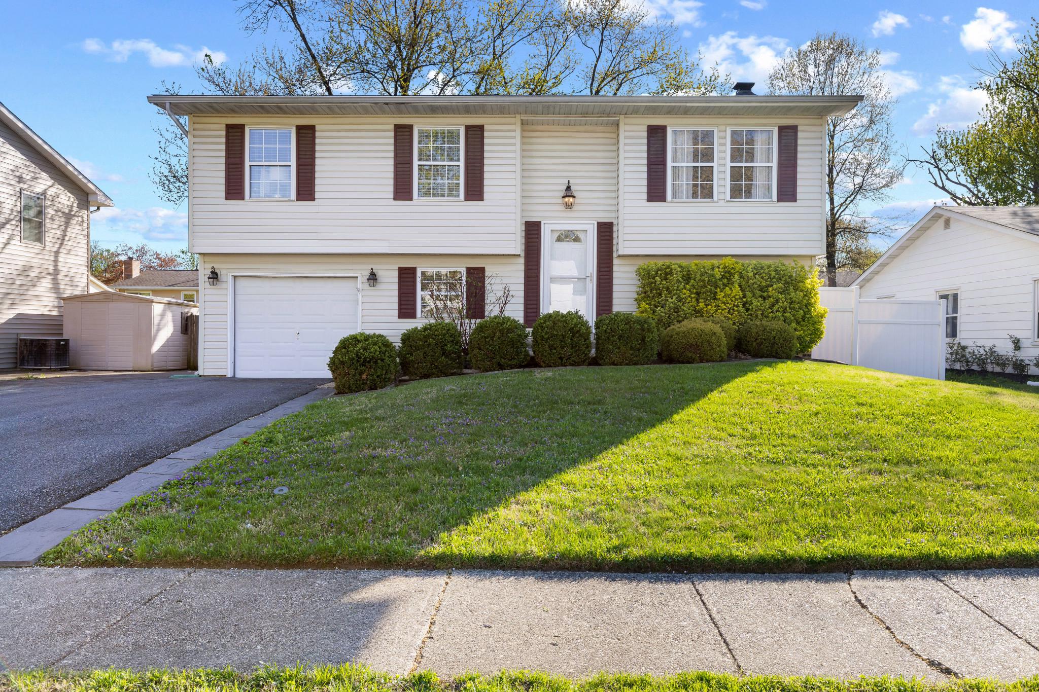 FOUR SEASONS ESTATES - Residential