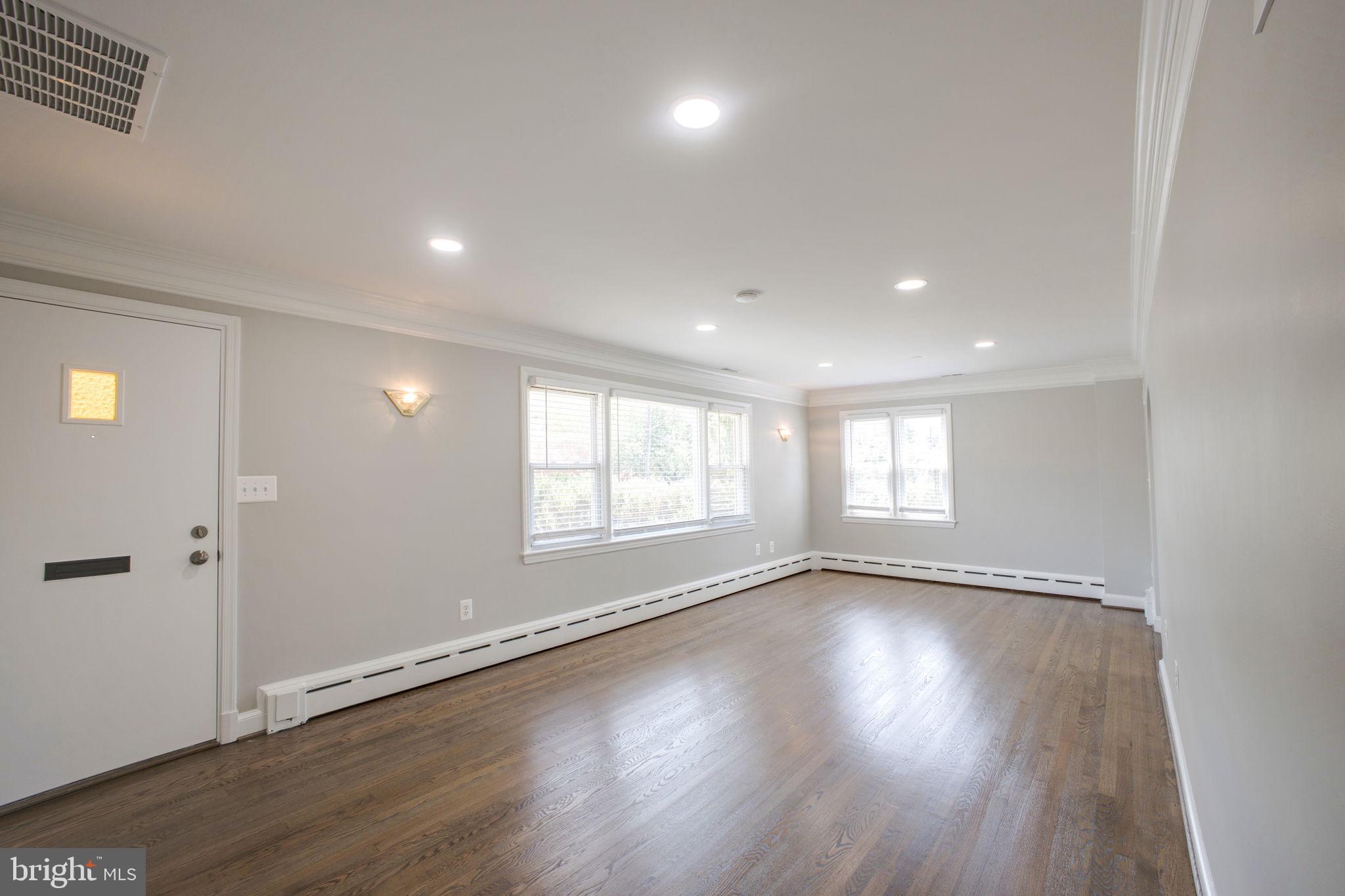 NORTH WOODRIDGE - Residential