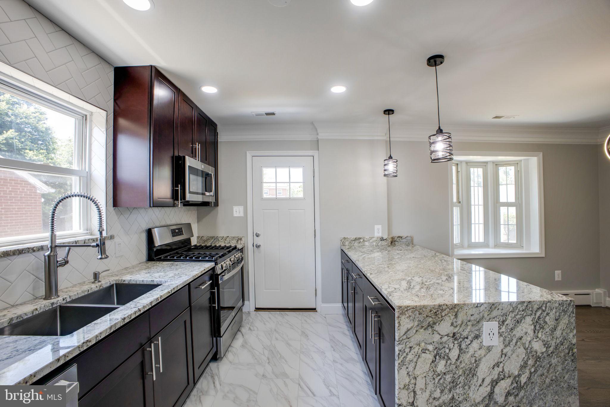 NORTH WOODRIDGE - Residential