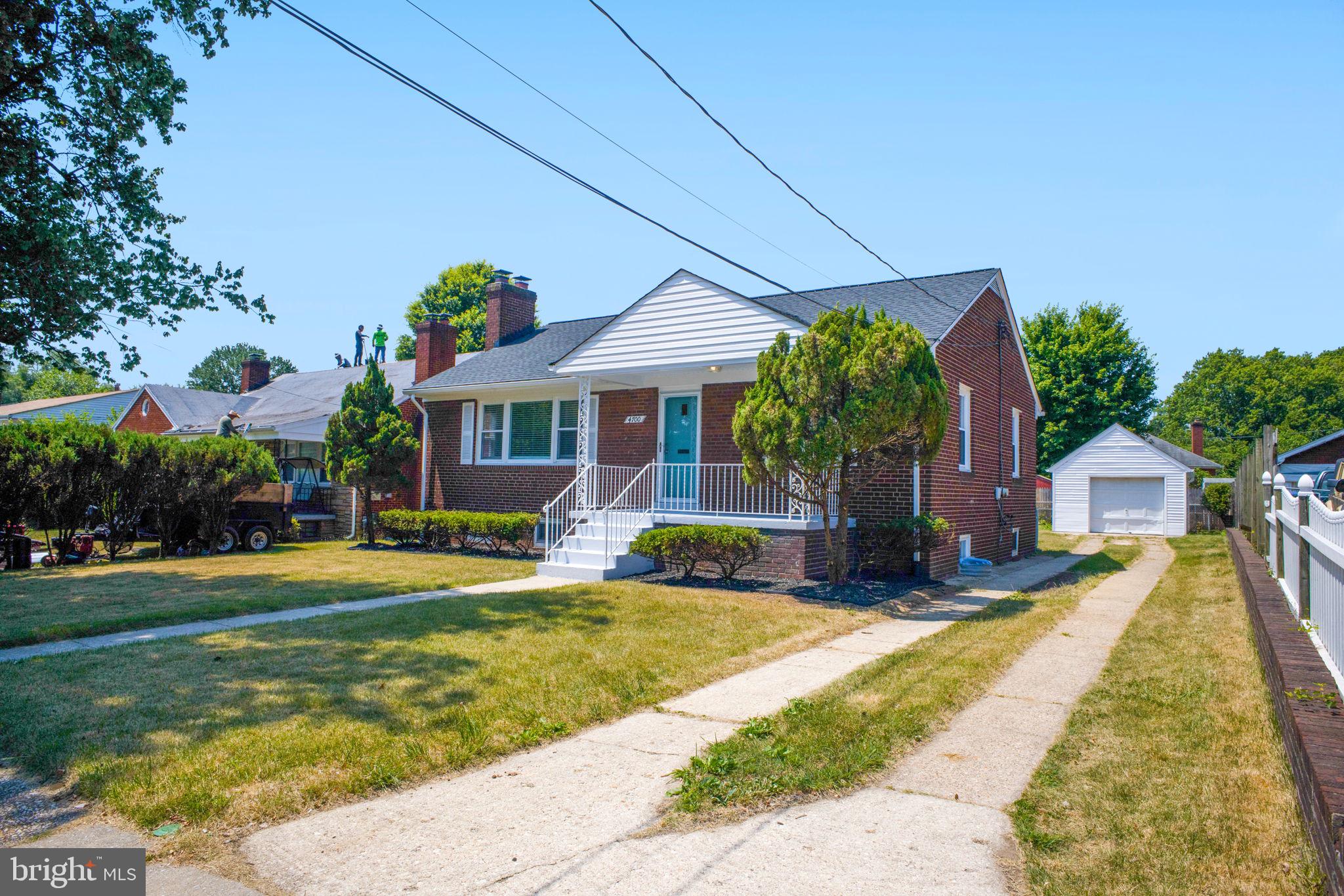 NORTH WOODRIDGE - Residential