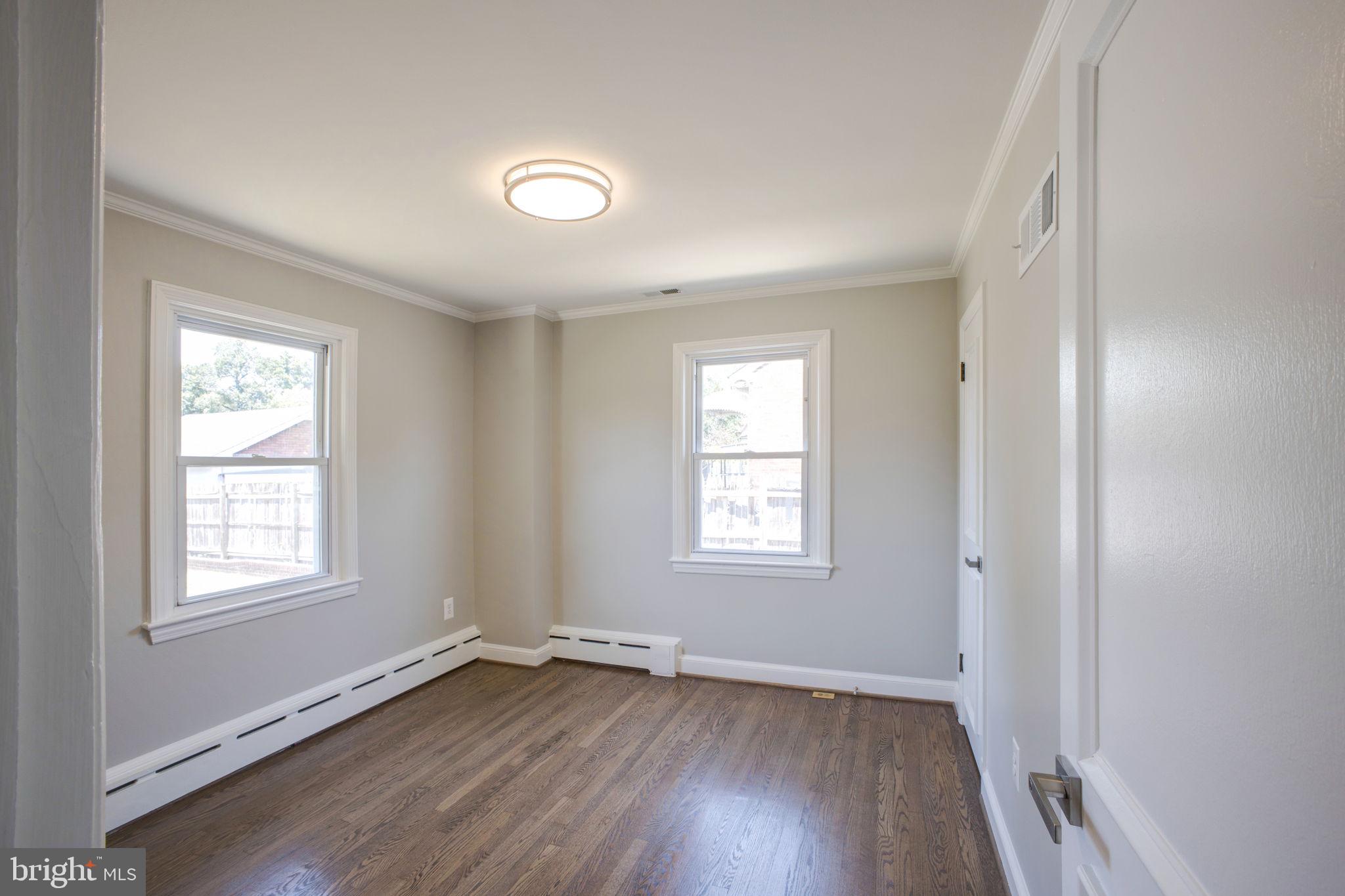 NORTH WOODRIDGE - Residential