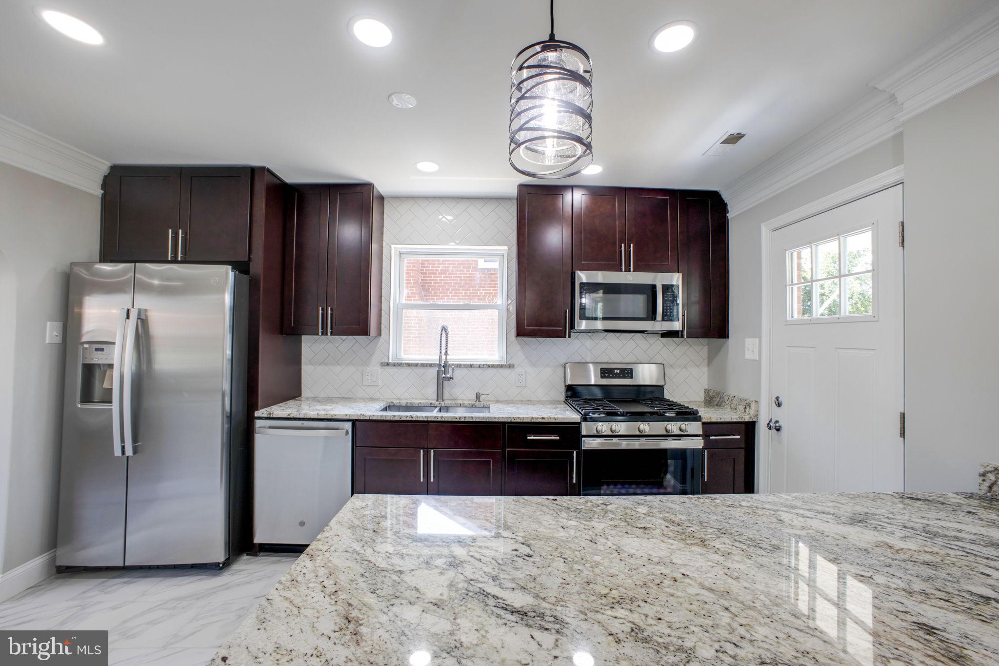 NORTH WOODRIDGE - Residential