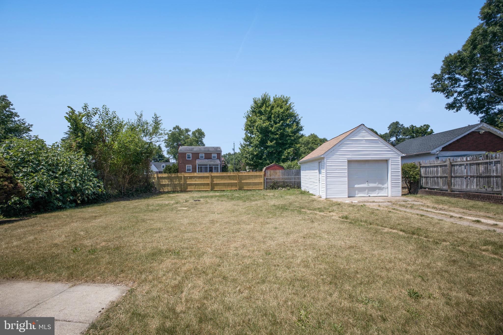 NORTH WOODRIDGE - Residential