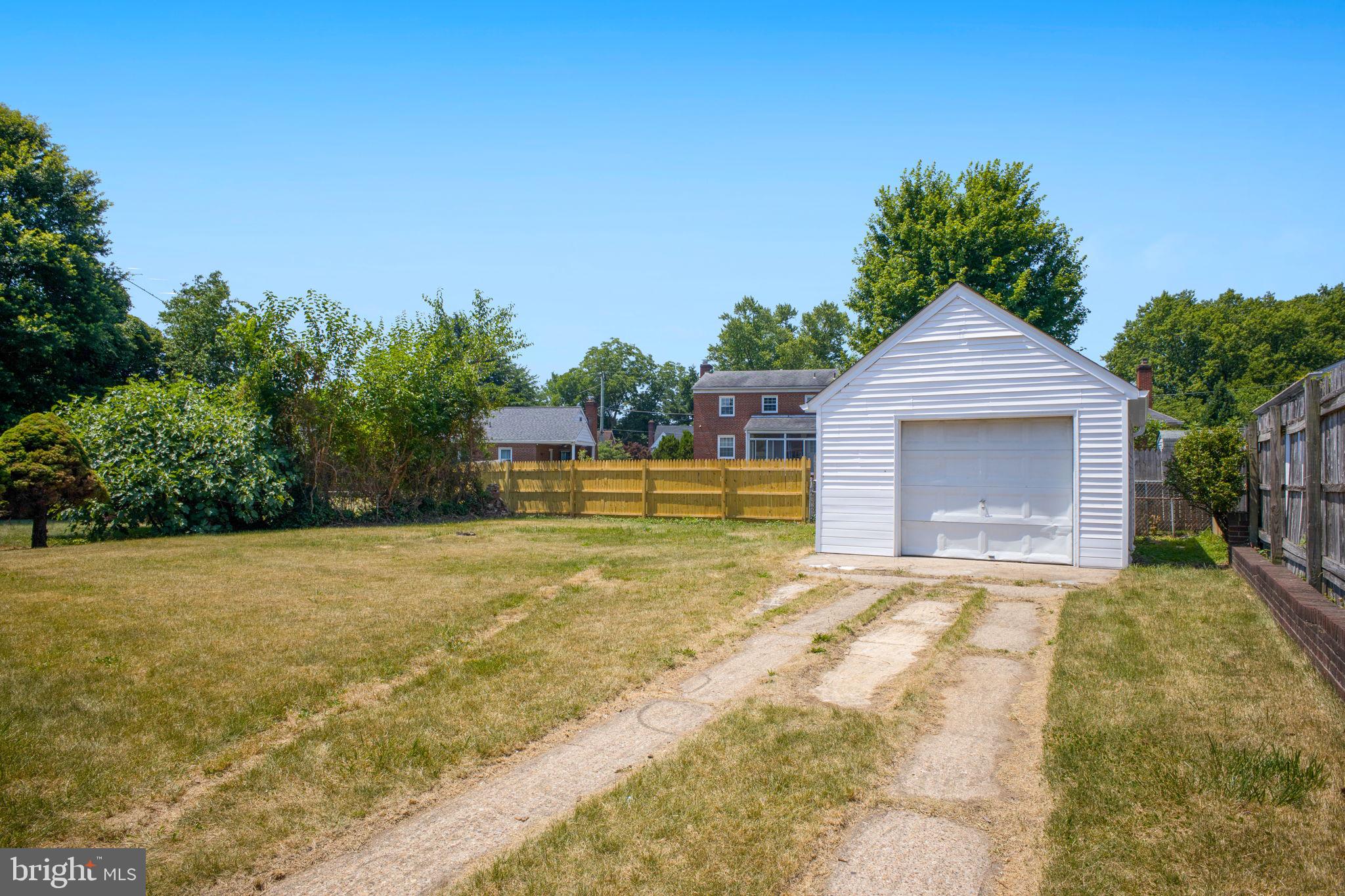 NORTH WOODRIDGE - Residential