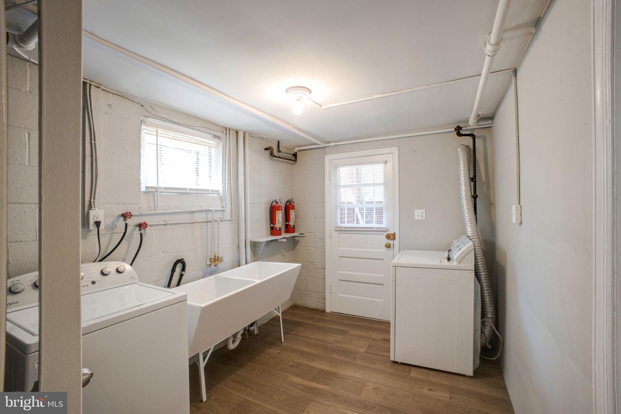 NORTH WOODRIDGE - Residential