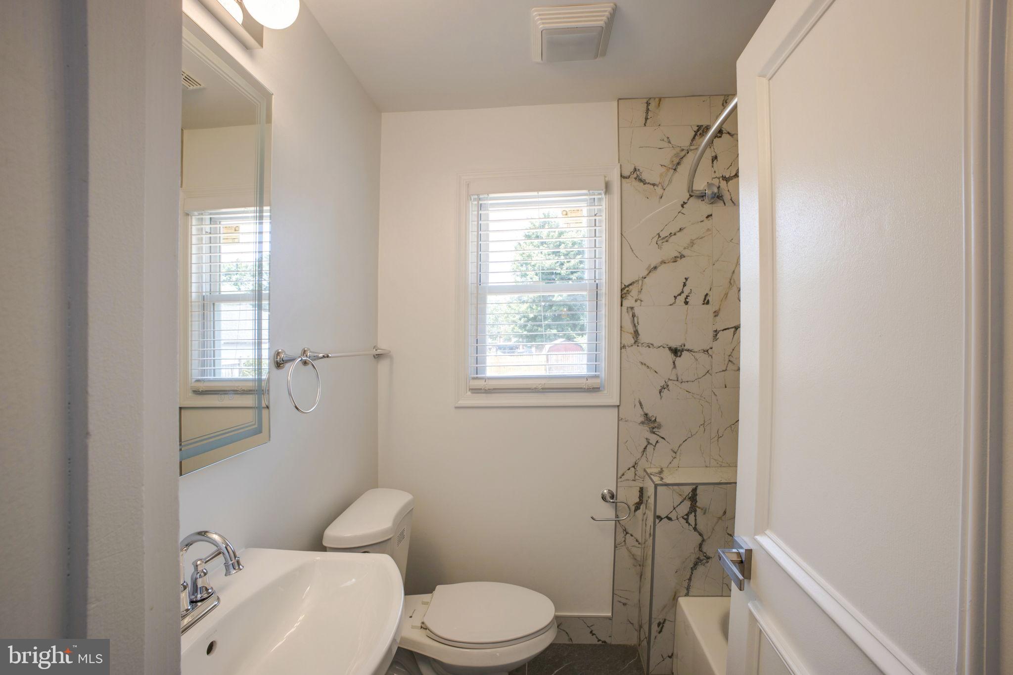 NORTH WOODRIDGE - Residential