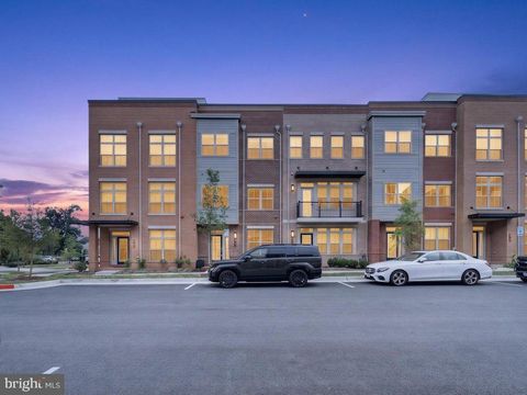 Townhouse For Rent - 3824 Tussica Way<br/> Fairfax City County, FAIRFAX, VA 22030