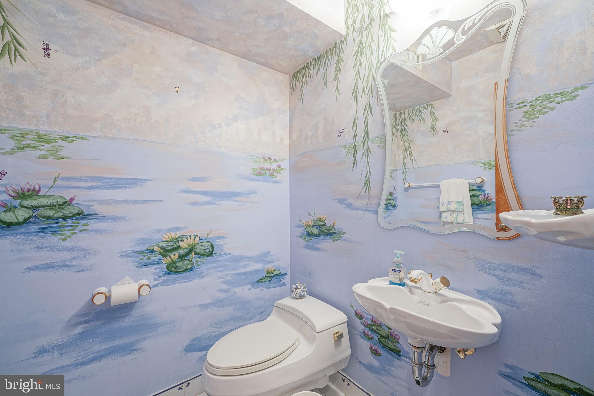 QUEEN VILLAGE - Residential