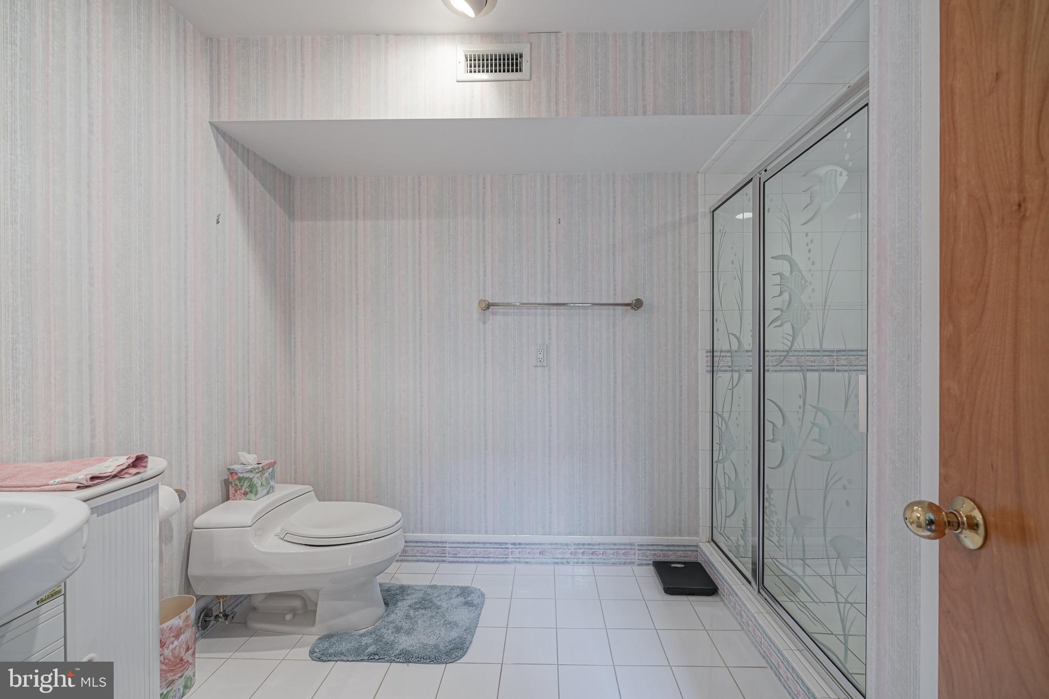 QUEEN VILLAGE - Residential