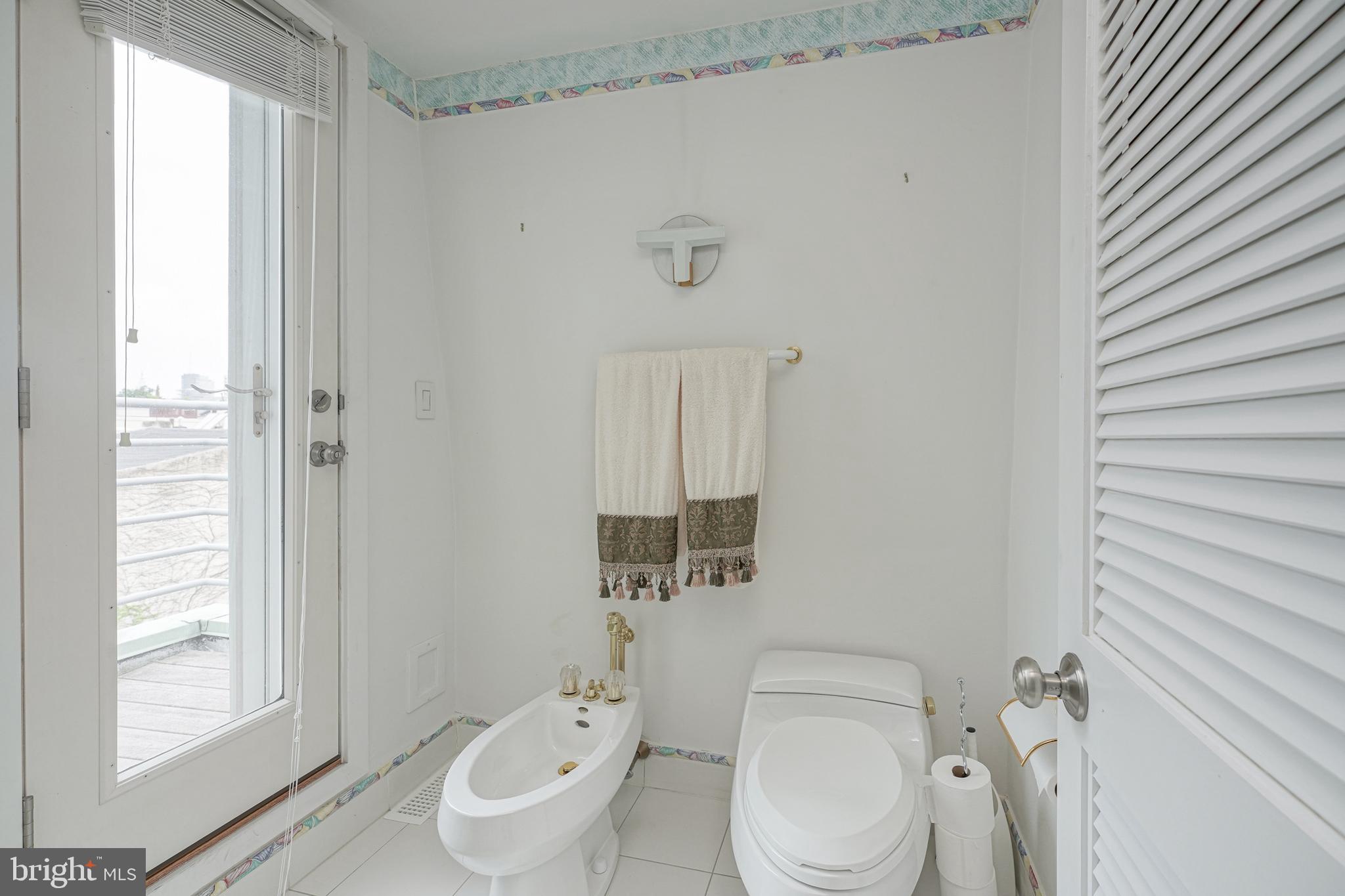 QUEEN VILLAGE - Residential