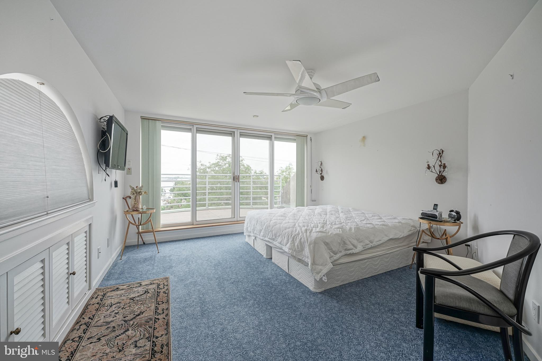 QUEEN VILLAGE - Residential