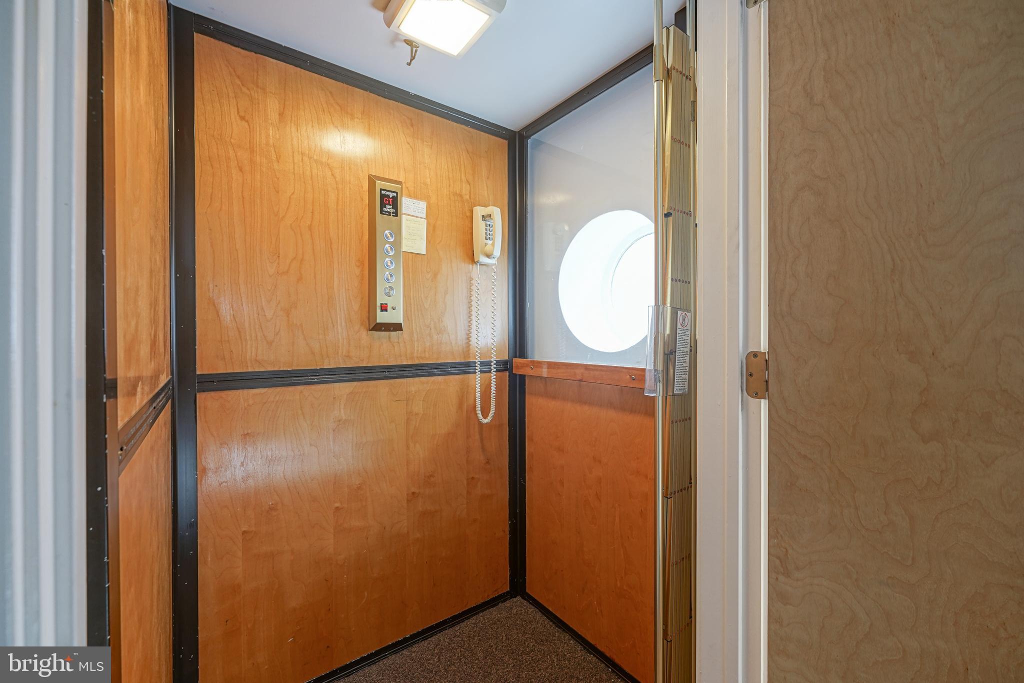 QUEEN VILLAGE - Residential