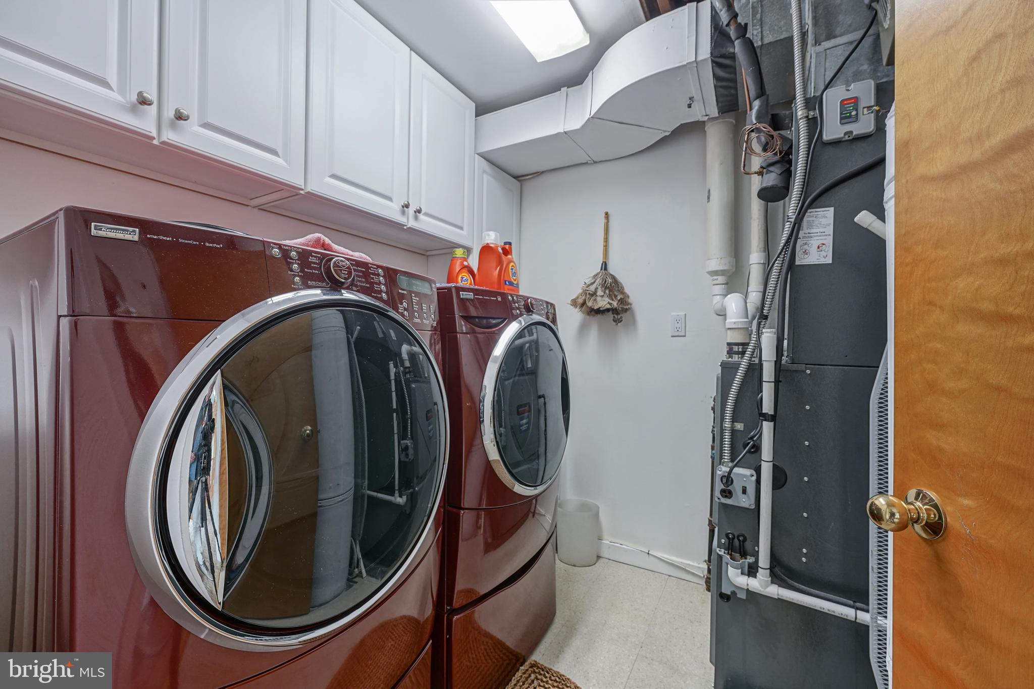 QUEEN VILLAGE - Residential