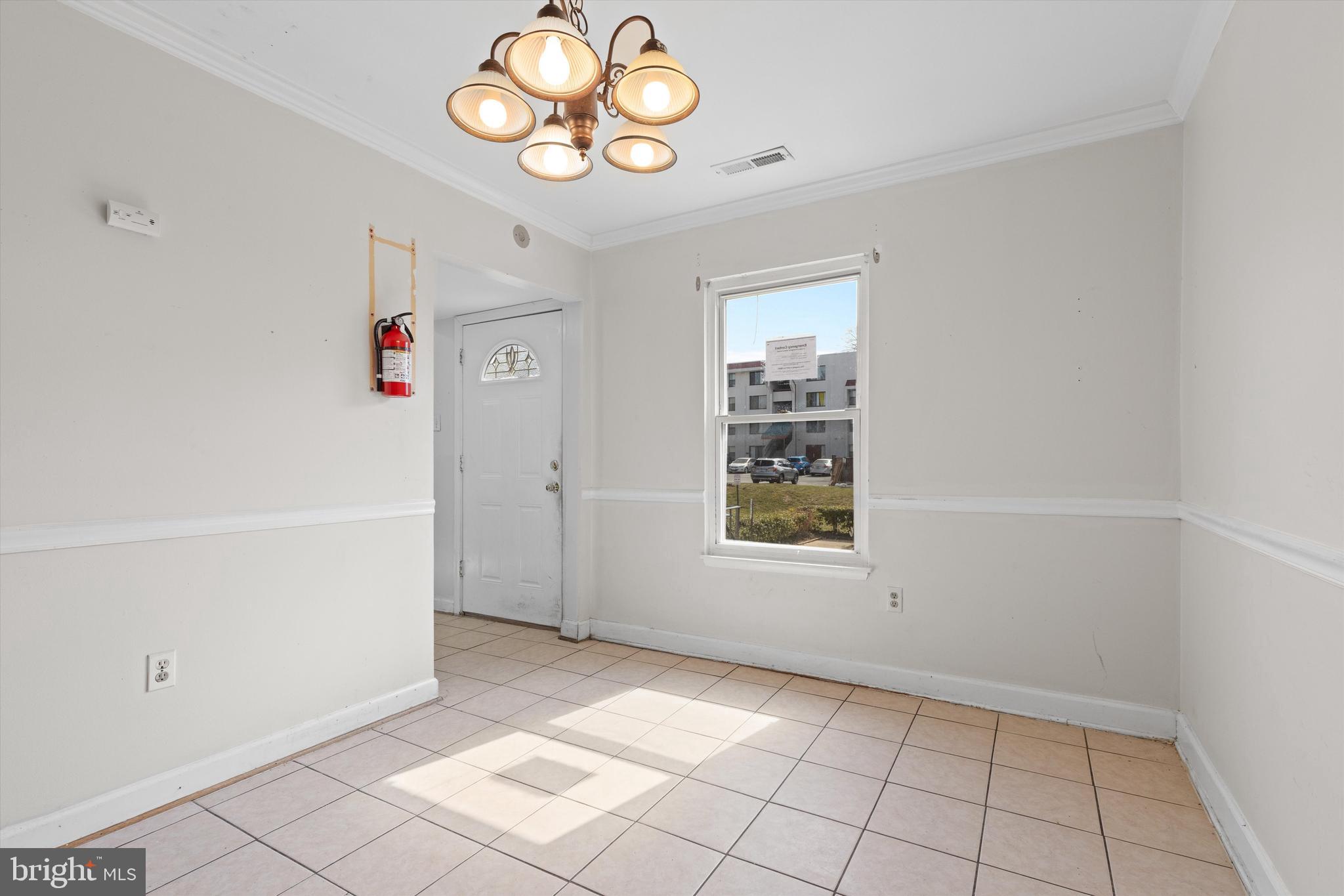 571 W DIAMOND AVENUE 40