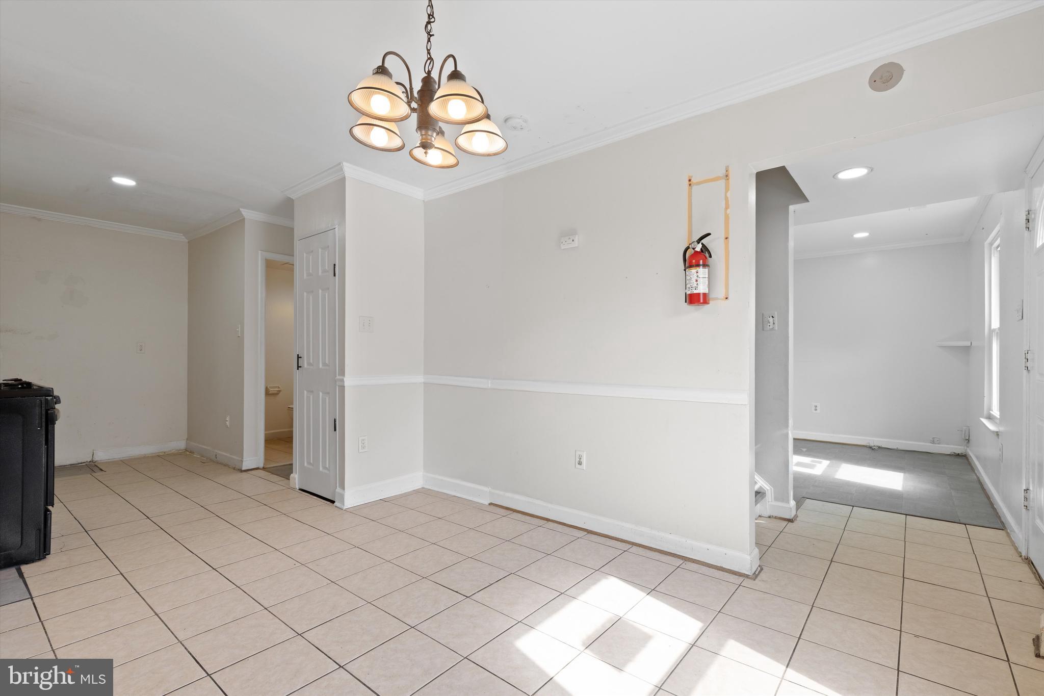 571 W DIAMOND AVENUE 40