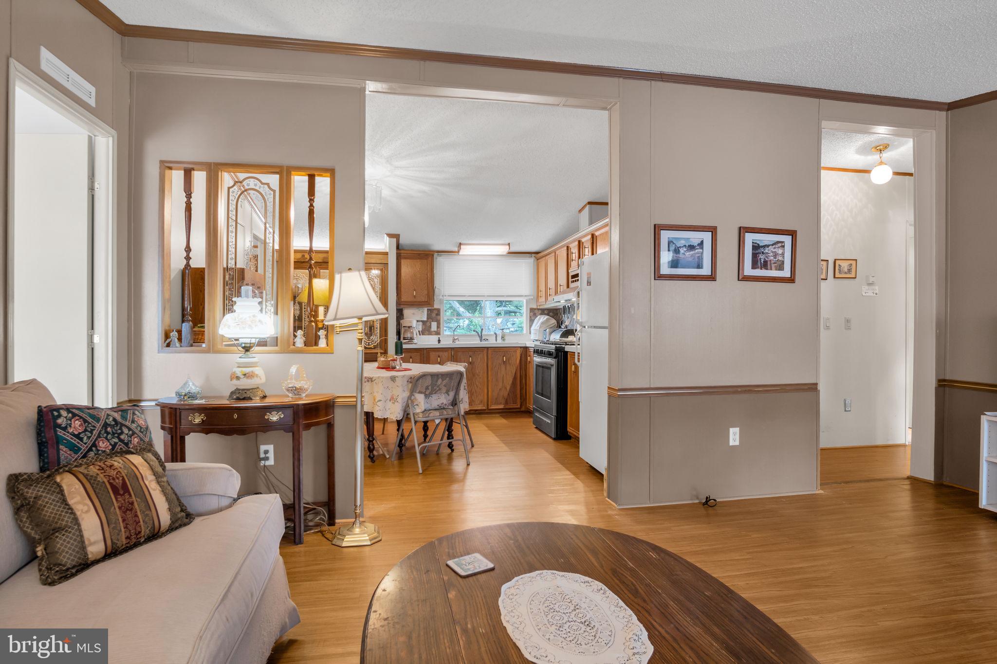 COUNTRY MANOR WEST - Residential