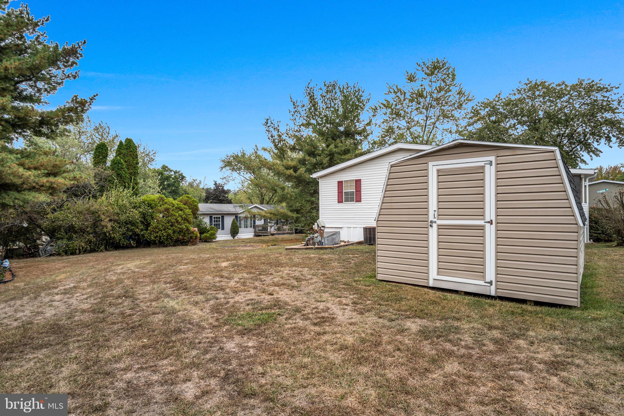 COUNTRY MANOR WEST - Residential