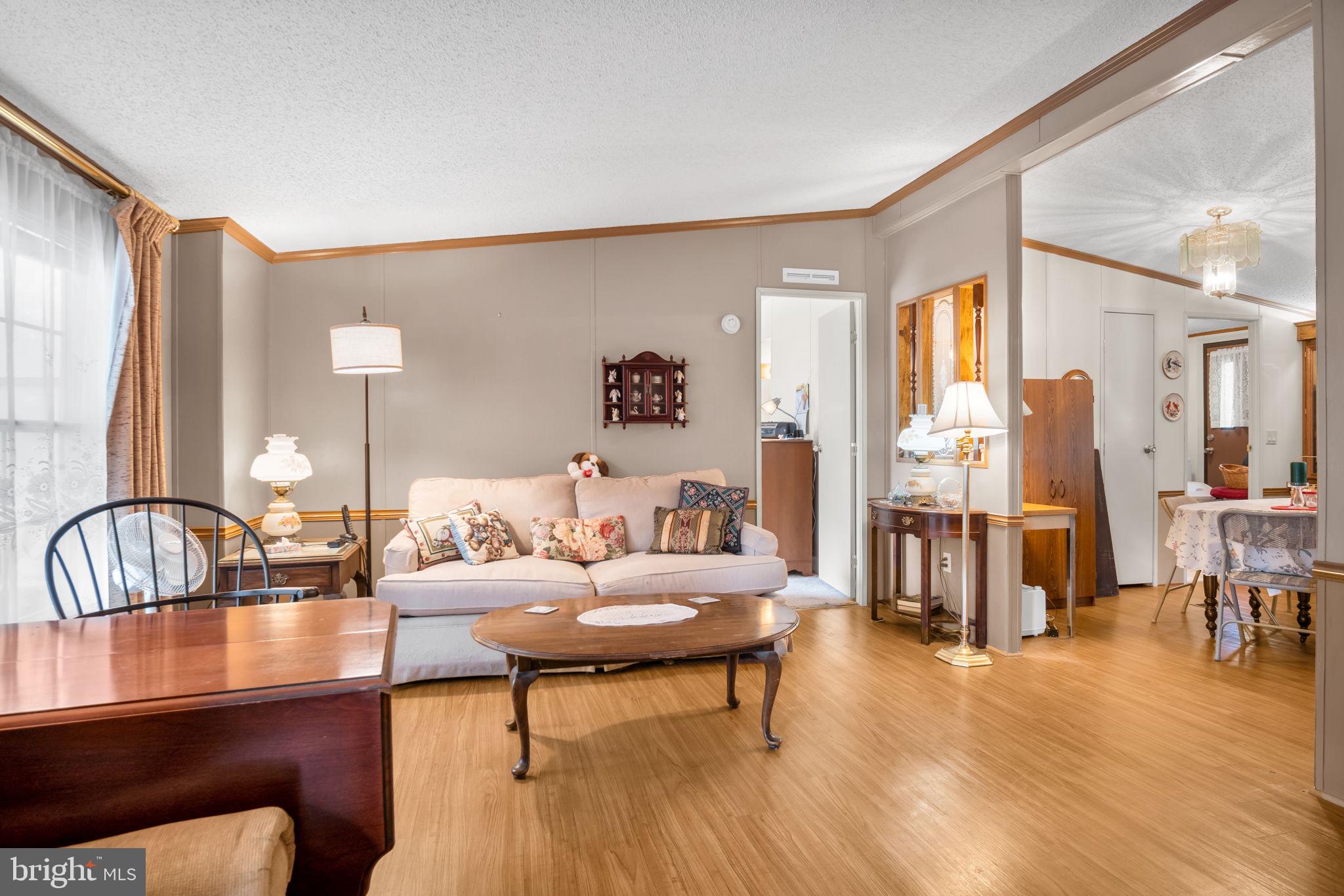 COUNTRY MANOR WEST - Residential