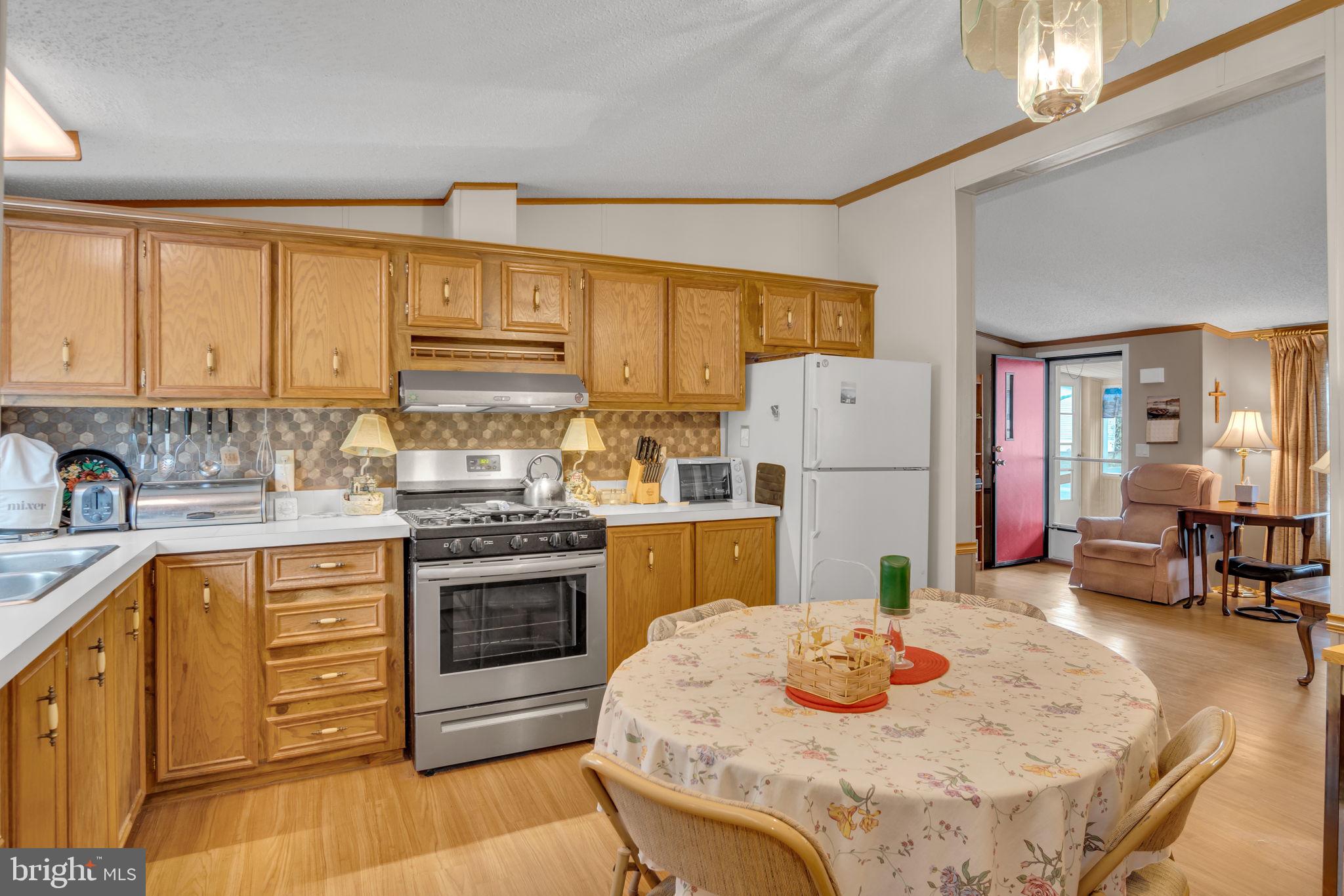 COUNTRY MANOR WEST - Residential