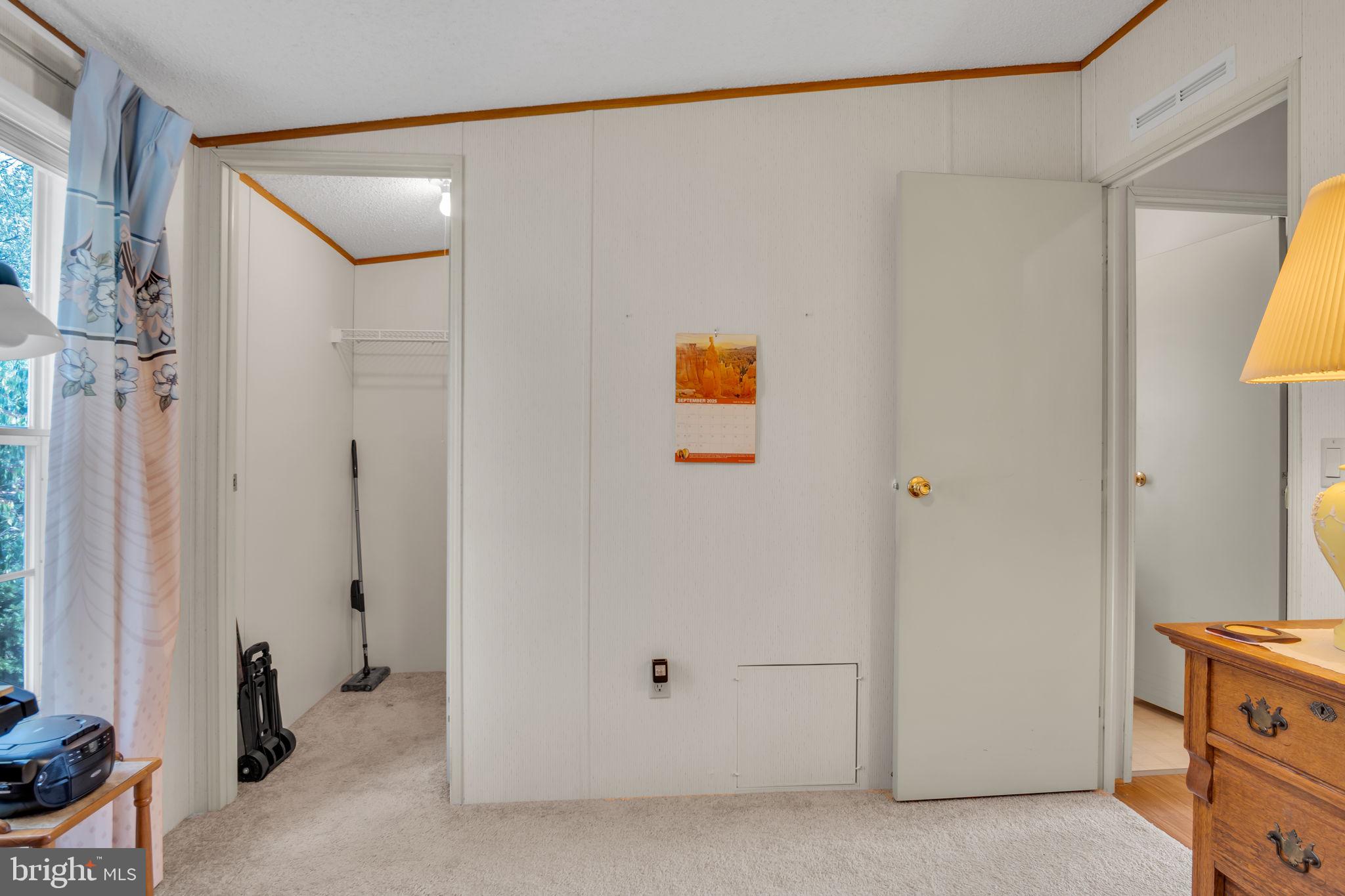 COUNTRY MANOR WEST - Residential