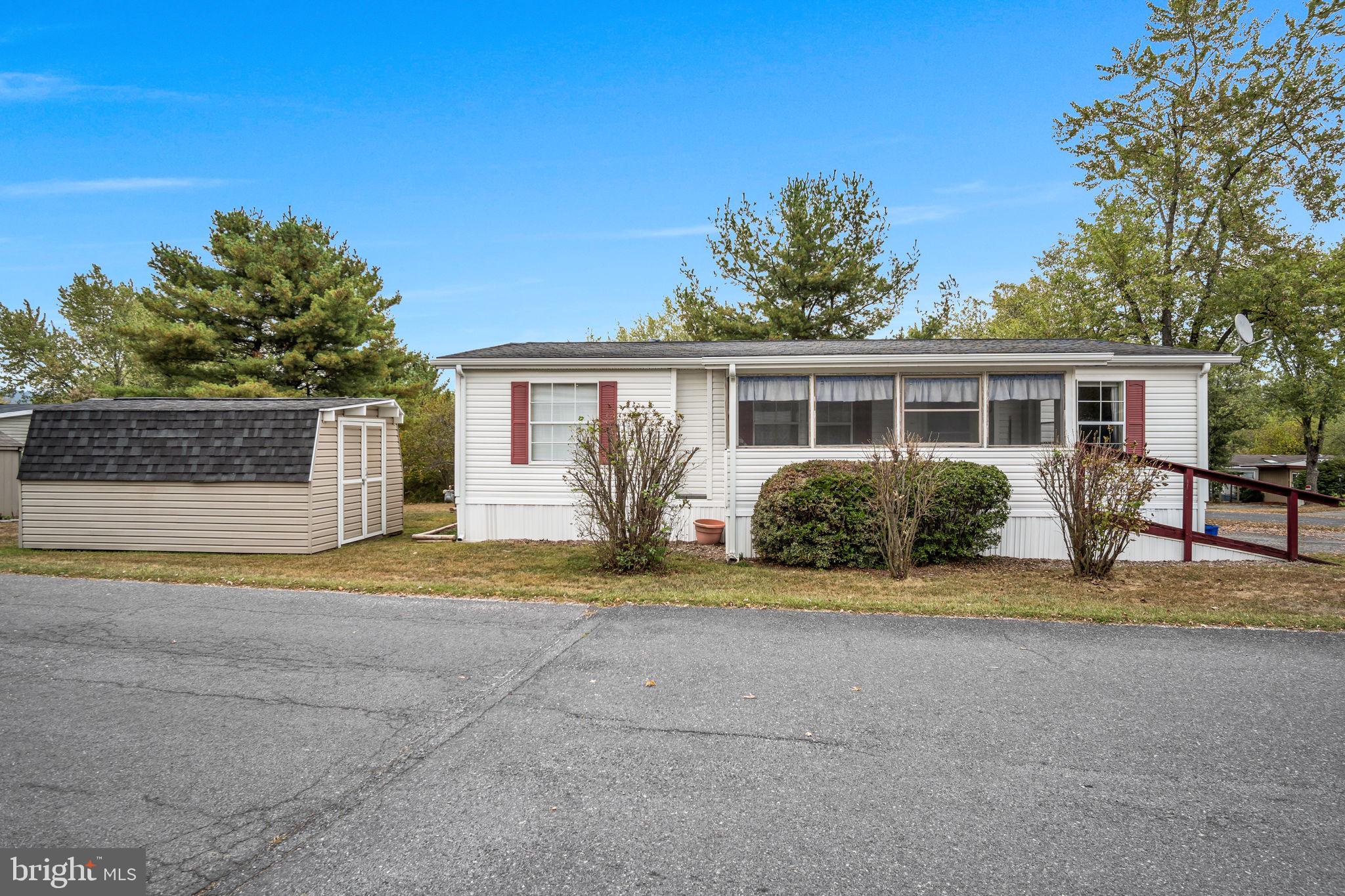 COUNTRY MANOR WEST - Residential