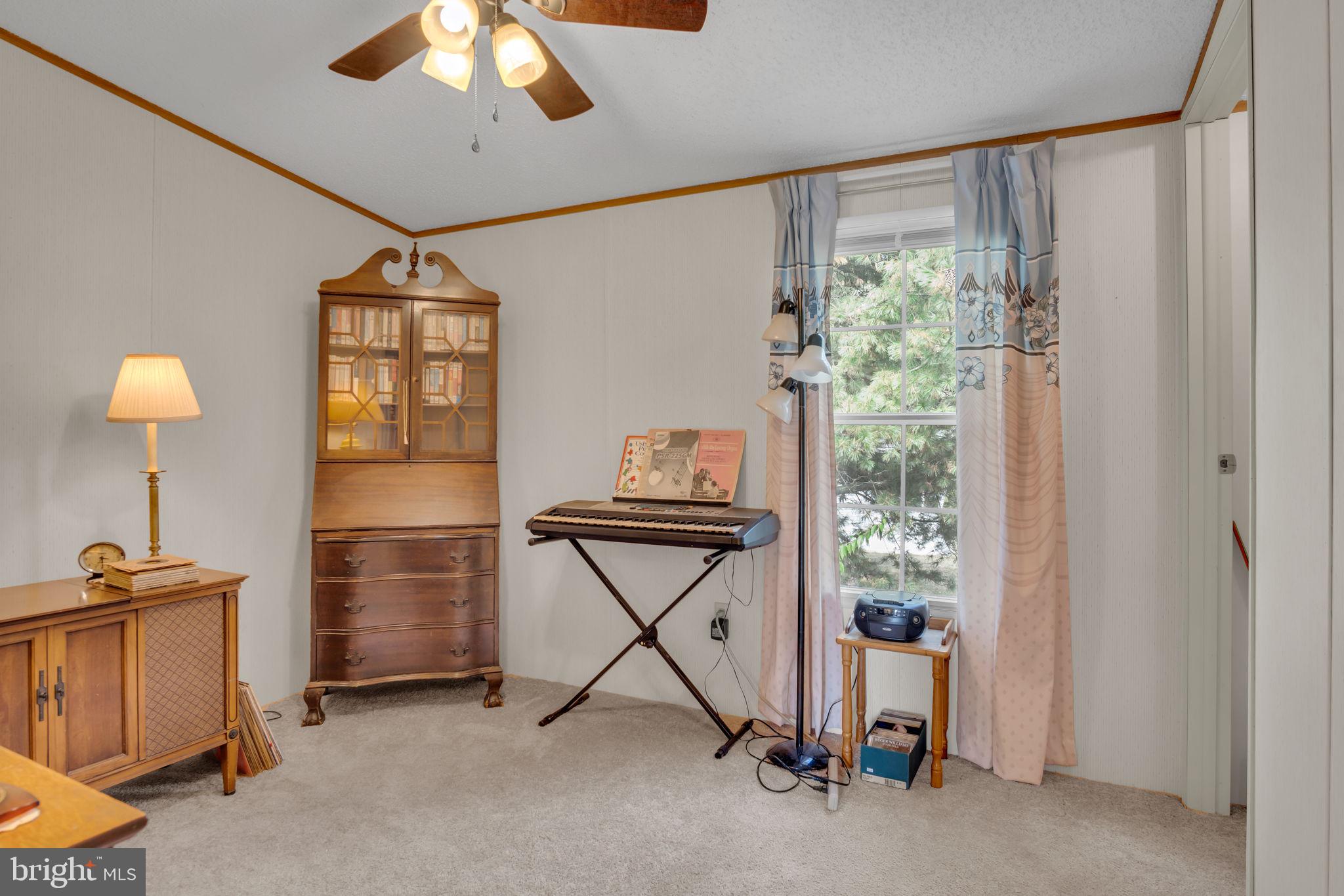 COUNTRY MANOR WEST - Residential