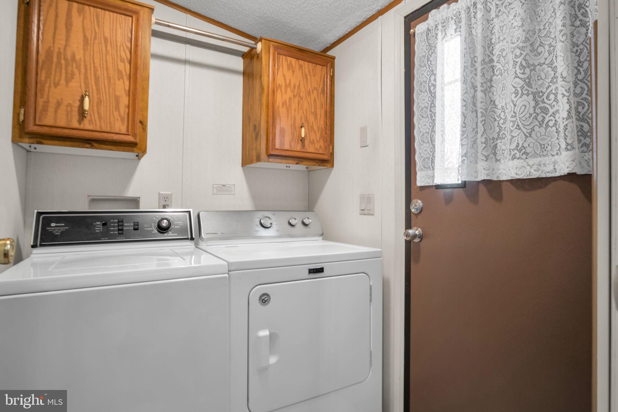 COUNTRY MANOR WEST - Residential