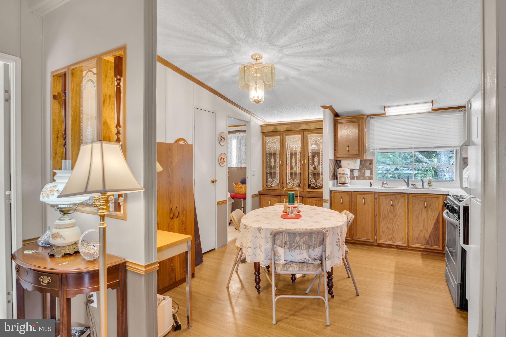 COUNTRY MANOR WEST - Residential