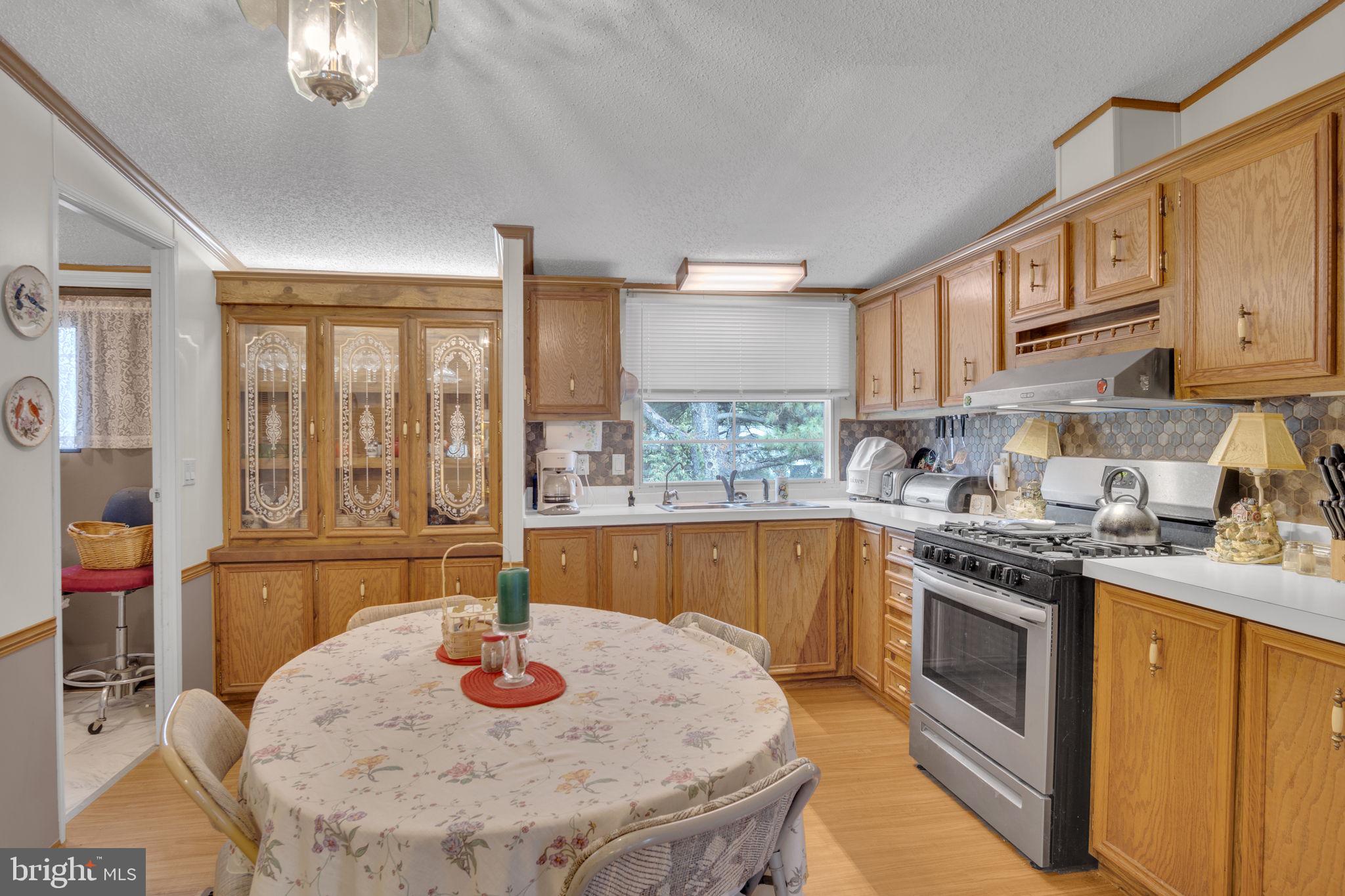 COUNTRY MANOR WEST - Residential