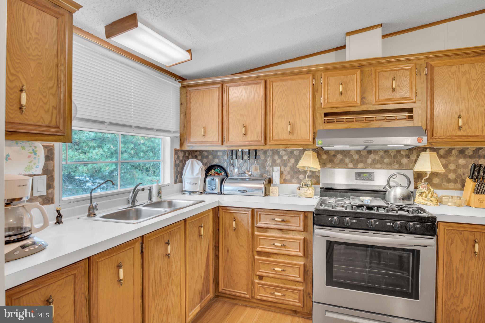 COUNTRY MANOR WEST - Residential