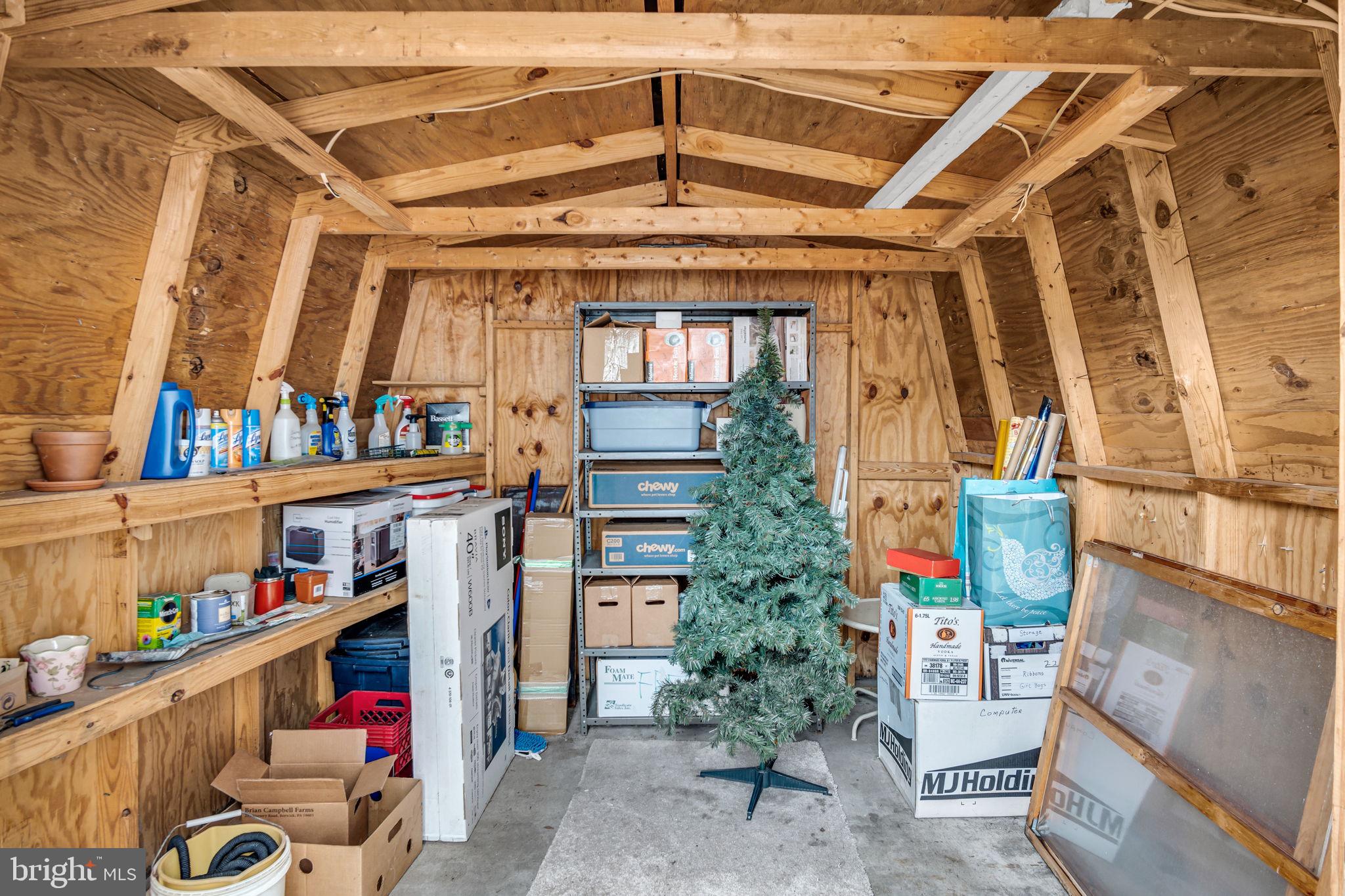 COUNTRY MANOR WEST - Residential