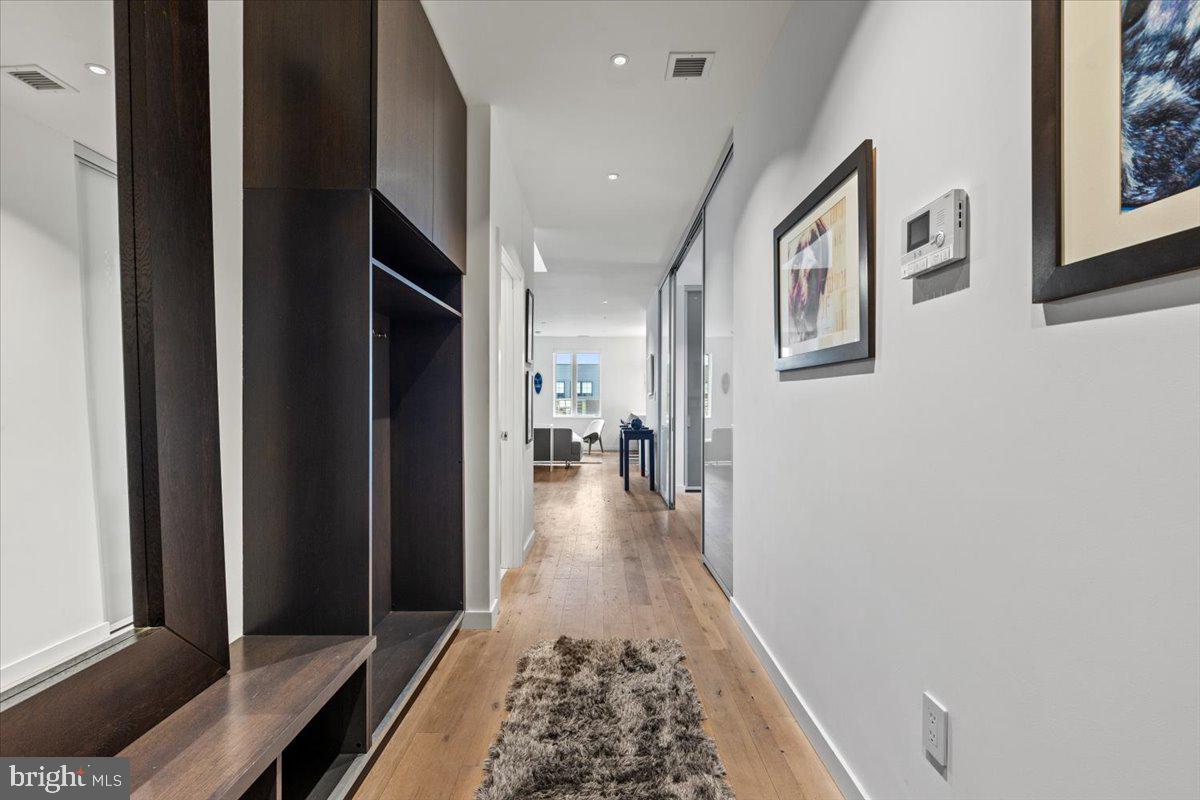 1932 9TH STREET NW R402