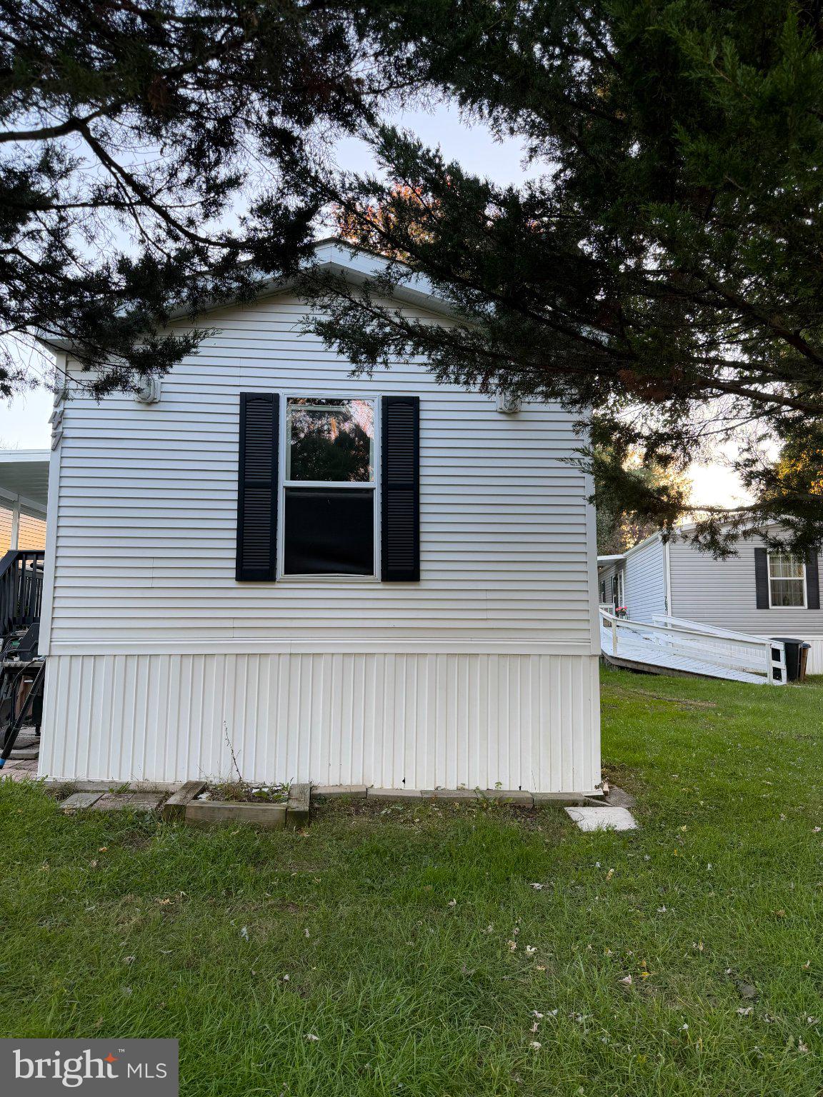 747 WILLOW LANE
