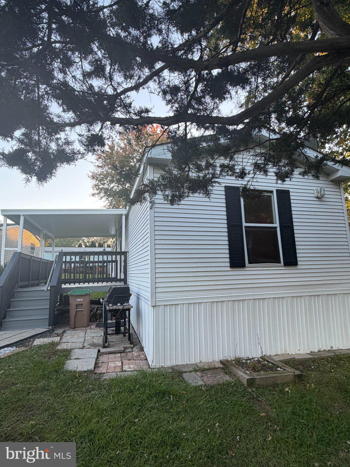 747 WILLOW LANE