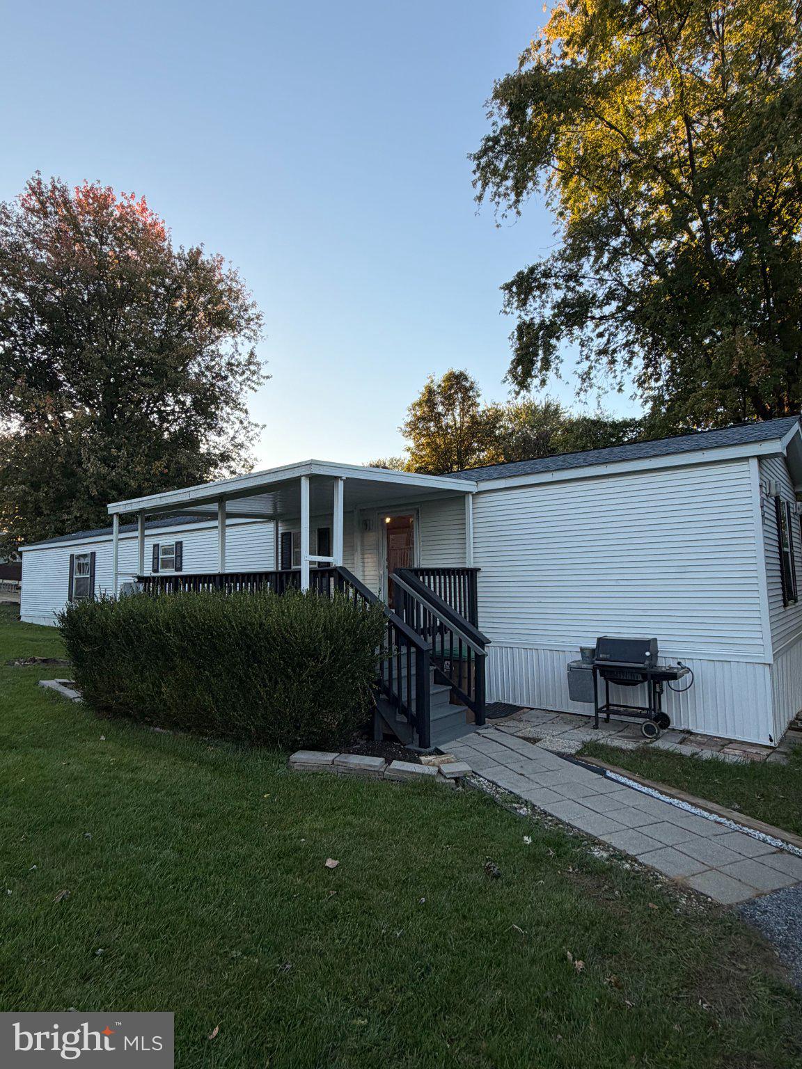 747 WILLOW LANE
