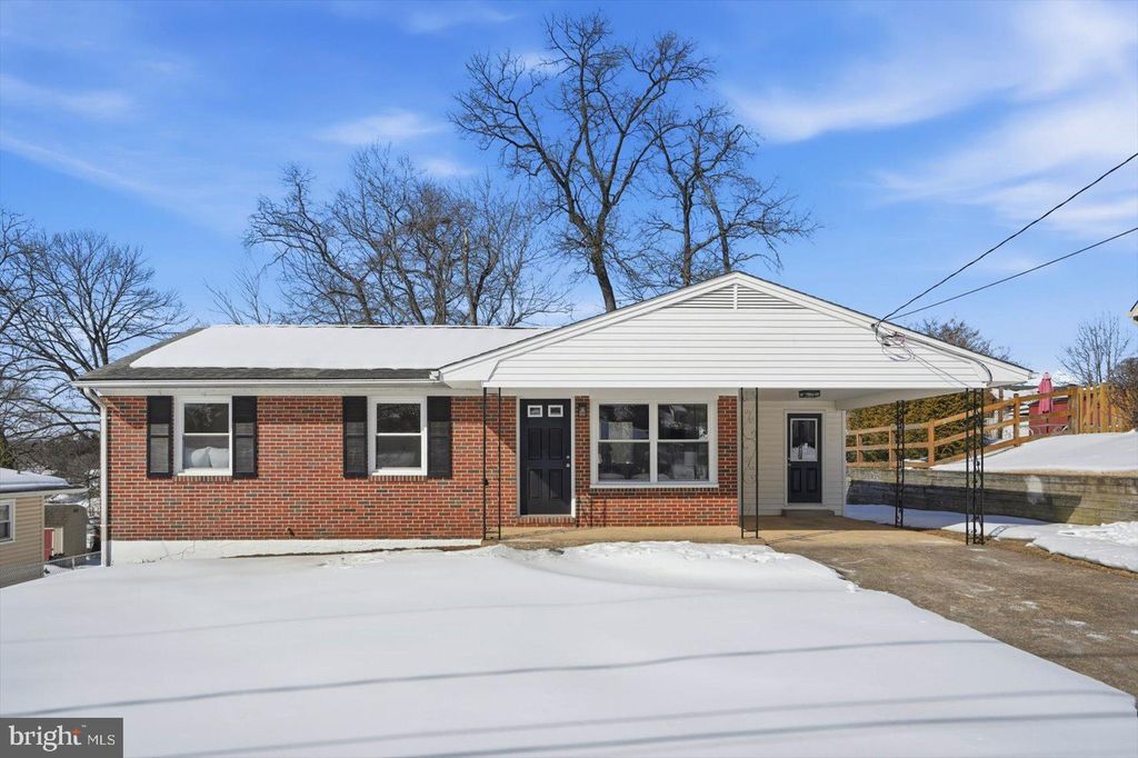 Photo of 36 Mapledale Avenue, GLEN BURNIE, MD 21061 (MLS # MDAA2135554)