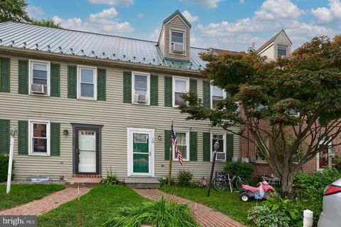 Photo of 10 Hilldale Drive, EPHRATA, PA 17522 (MLS # PALA2059802)