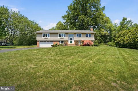 Photo of 12106 Ruffin Drive, FAIRFAX, VA 22030 (MLS # VAFX2300976)