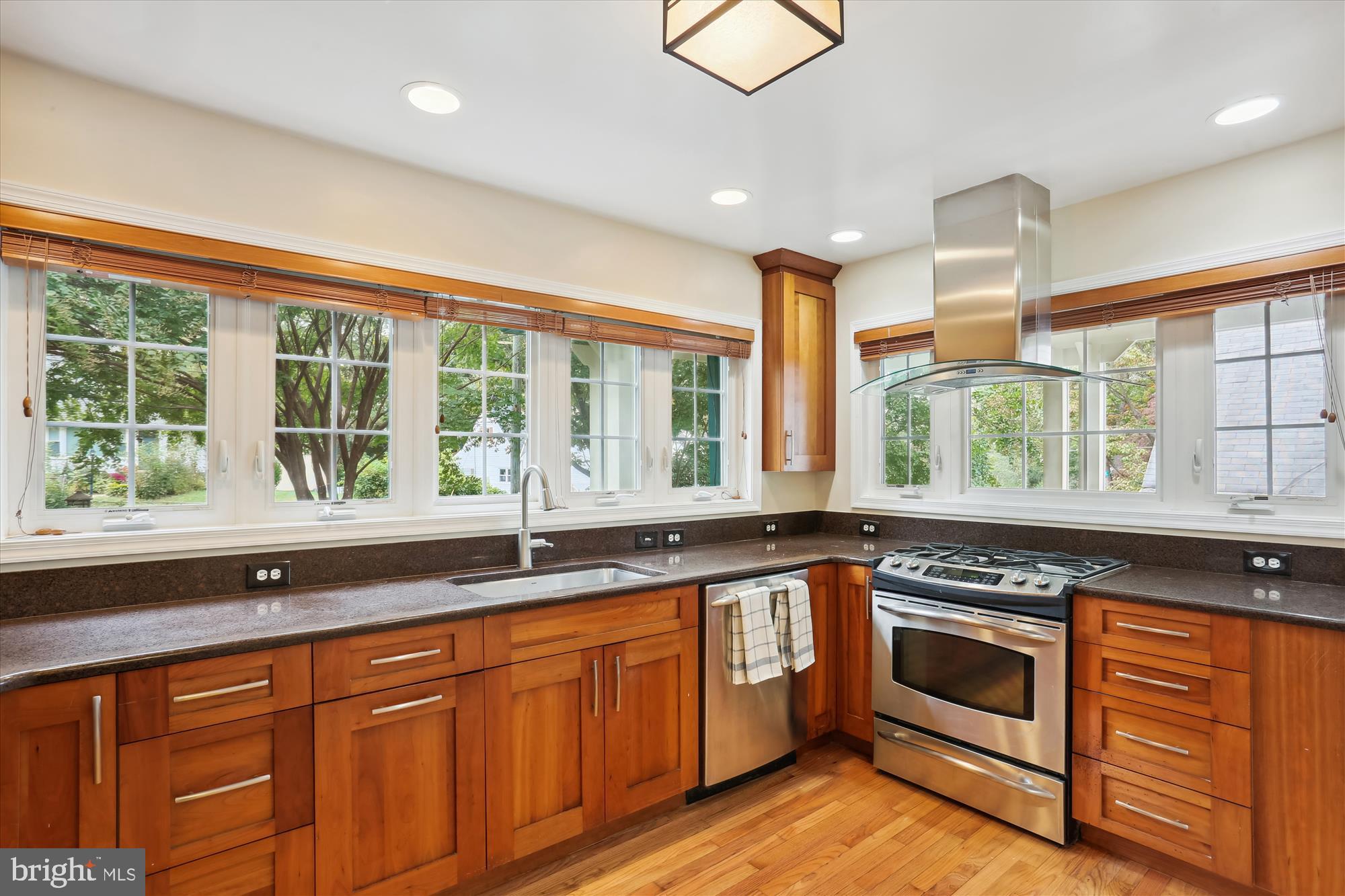 WHEATON  HILLS - Residential