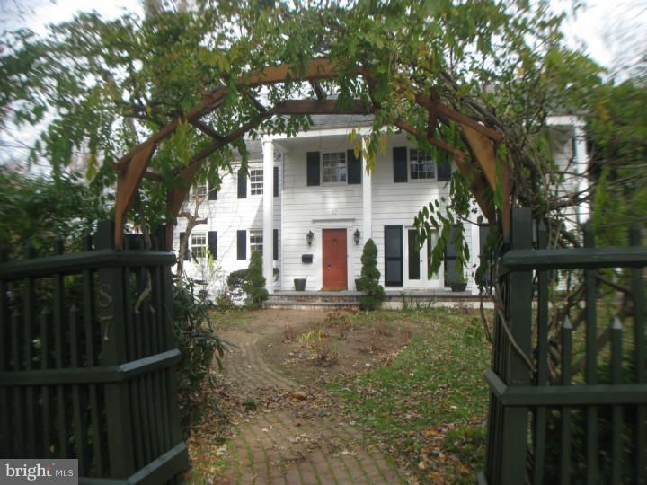 In the Western Section of town. This house has a premier lot and location. Large public rooms contribute to the feeling of elegance, and the eat-in-kitchen has been updated with cabinets imported from Italy and a five burner stove. Lots of space and lovely floors.Owner is a licensed real estate agent.Fireplace is decorative only.