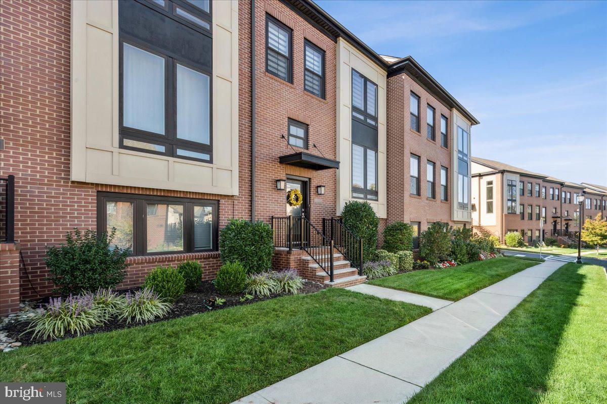17 E HARTWICK DRIVE
