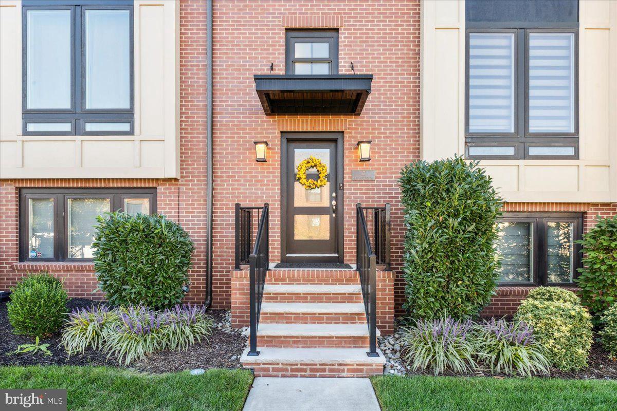 17 E HARTWICK DRIVE